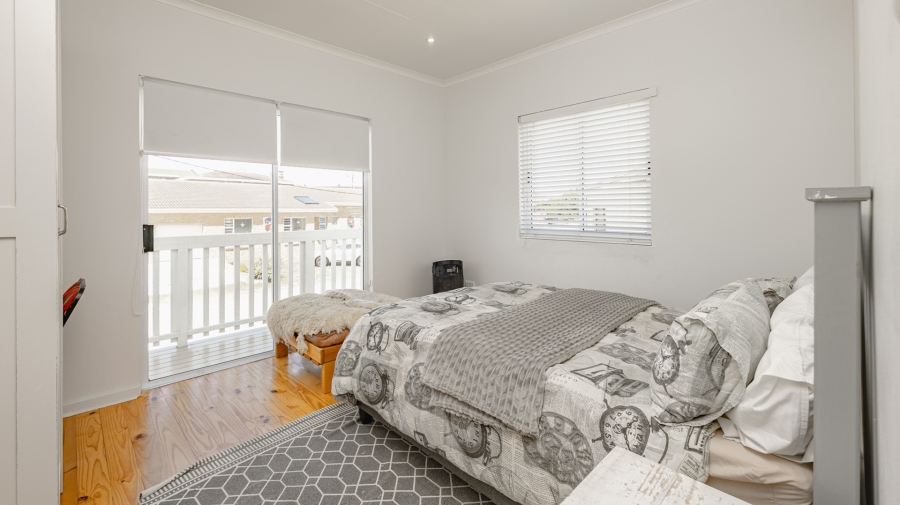 4 Bedroom Property for Sale in Struisbaai Western Cape